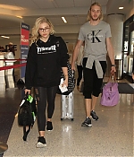 Chloe-Moretz-in-Tights-at-LAX-Airport--05-662x946.jpg