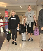 Chloe-Moretz-in-Tights-at-LAX-Airport--08-662x946.jpg