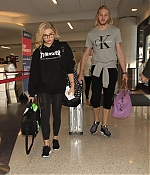 Chloe-Moretz-in-Tights-at-LAX-Airport--09-662x946.jpg