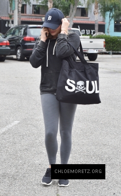 1460084422930_chloe_moretz_arriving_to_and_leaving_the_gym_9.jpg