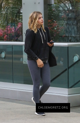 1460089496328_chloe_moretz_arriving_to_and_leaving_the_gym_16.jpg
