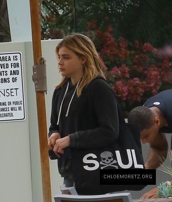 1460089639145_chloe_moretz_arriving_to_and_leaving_the_gym_22.jpg