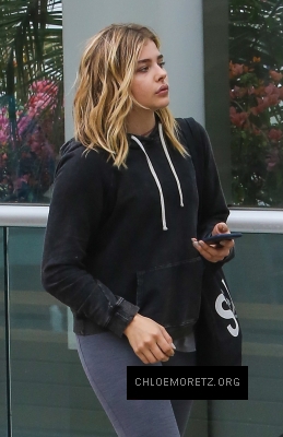 1460089851712_chloe_moretz_arriving_to_and_leaving_the_gym_27.jpg