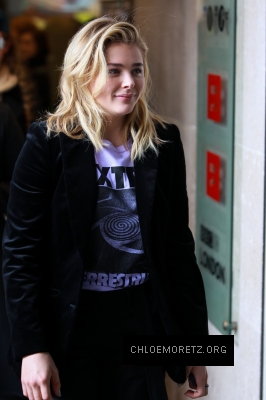 1461622304433_chloe_moretz_London_radio_interview_arrivals_99.jpg
