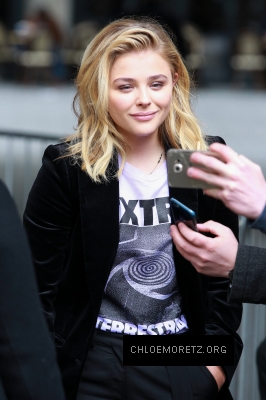 1461622330094_chloe_moretz_London_radio_interview_arrivals_101.jpg