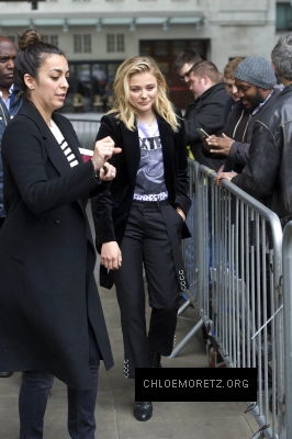 1461622473230_chloe_moretz_London_radio_interview_arrivals_109.jpg
