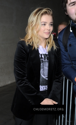 1461622495085_chloe_moretz_London_radio_interview_arrivals_111.jpg