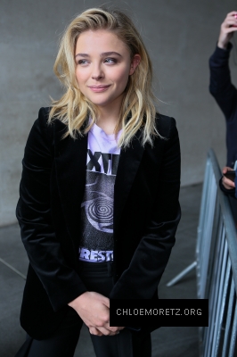 1461622560977_chloe_moretz_London_radio_interview_arrivals_117.jpg