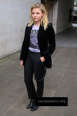 1461622616157_chloe_moretz_London_radio_interview_arrivals_122.jpg
