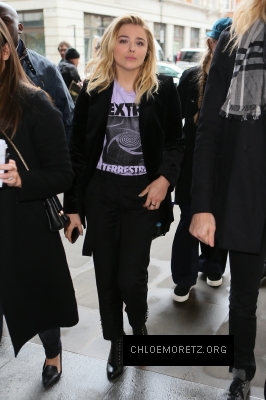 1461622642275_chloe_moretz_London_radio_interview_arrivals_124.jpg