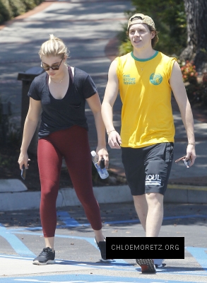 Chloe_Grace_Moretz_and_Brooklyn_Beckham_are_spotted_out_in_Los_Angeles_08.jpg