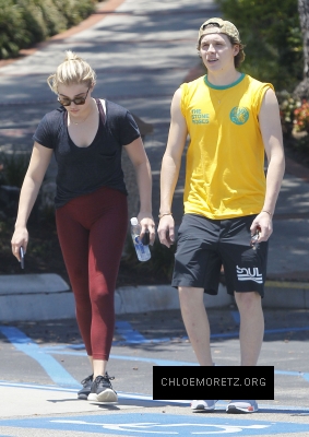 Chloe_Grace_Moretz_and_Brooklyn_Beckham_are_spotted_out_in_Los_Angeles_09.jpg