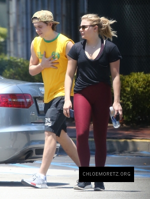 Chloe_Grace_Moretz_and_Brooklyn_Beckham_are_spotted_out_in_Los_Angeles_22.jpg