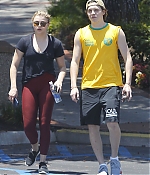 Chloe_Grace_Moretz_and_Brooklyn_Beckham_are_spotted_out_in_Los_Angeles_04.jpg