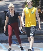 Chloe_Grace_Moretz_and_Brooklyn_Beckham_are_spotted_out_in_Los_Angeles_08.jpg