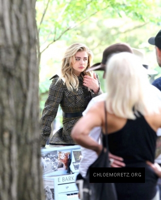 Chloe-Moretz--Photoshoot-in-New-York-City--09-662x822.jpg