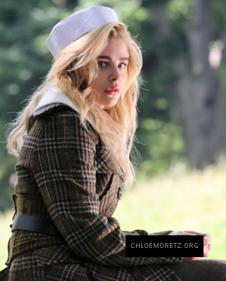 Chloe_Grace_Moretz_poses_during_a_photoshoot_in_New_York_City_s_Central_Park_-_July_28-2016_008.jpg