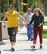 Chloe_Grace_Moretz_spotted_holding_hands_while_out_in_Beverly_Hills_-_June_30-2016_063.jpg