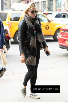 1459321009968_chloe_moretz_out_and_about_in_downtown_manhattan_6.jpg