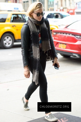 1459321039895_chloe_moretz_out_and_about_in_downtown_manhattan_8.jpg