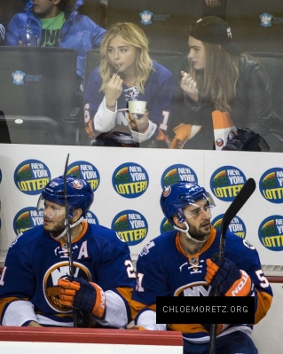 Chloe-Moretz--New-York-Islanders-vs-Tampa-Lightning--02-662x830.jpg