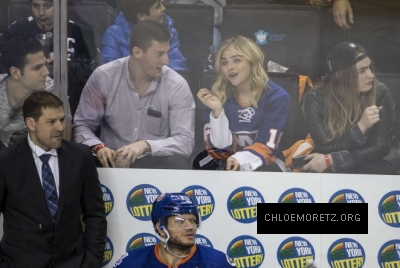Chloe-Moretz--New-York-Islanders-vs-Tampa-Lightning--09-662x444.jpg