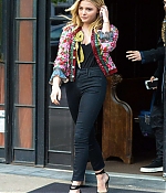 Chloe-Moretz-in-Black-Jeans-Leaving-her-hotel--03-662x995.jpg