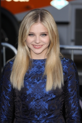 chloemoretzfancom099.jpg