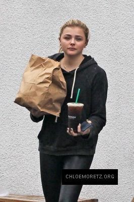 Chloe-Moretz--Out-in-Bel-Air--02-662x993.jpg