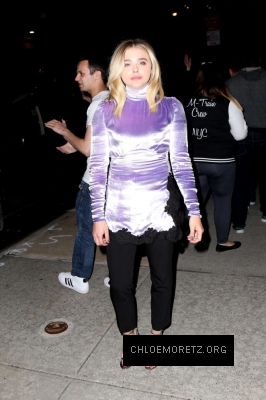Chloe-Moretz-Arrives-at-Watch-What-Happens-Live--05-662x993.jpg
