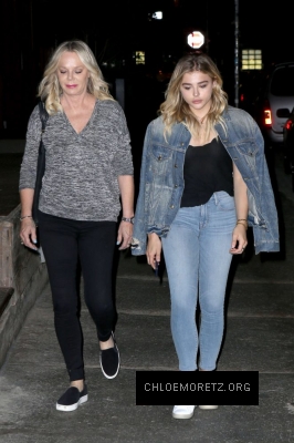 Chloe-Moretz-Leaving-Nobu-Restaurant--02-662x993.jpg