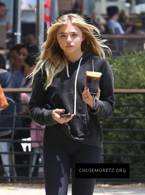 Chloe-Moretz-Out-in-LA--14-662x886.jpg