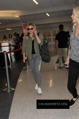 Chloe-Moretz-at-LAX-Airport--02-662x993.jpg