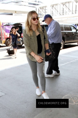 Chloe-Moretz-at-LAX-Airport--27-662x993.jpg