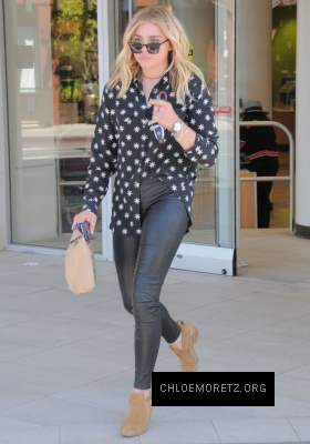 Chloe-Moretz-in-Leather--17-662x944.jpg