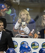 Chloe-Moretz--New-York-Islanders-vs-Tampa-Lightning--04-662x452.jpg
