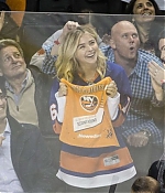 Chloe-Moretz--New-York-Islanders-vs-Tampa-Lightning--17-662x432.jpg