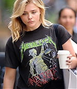 Chloe-Moretz--Out-and-about-in-Manhattan--04-662x993.jpg