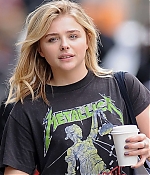 Chloe-Moretz--Out-and-about-in-Manhattan--06-662x993.jpg