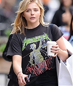 Chloe-Moretz--Out-and-about-in-Manhattan--12-662x993.jpg