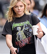 Chloe-Moretz--Out-and-about-in-Manhattan--13-662x993.jpg