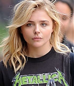 Chloe-Moretz--Out-and-about-in-Manhattan--14-662x993.jpg