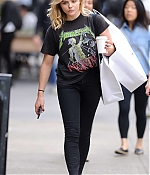 Chloe-Moretz--Out-and-about-in-Manhattan--15-662x993.jpg