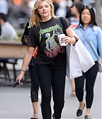 Chloe-Moretz--Out-and-about-in-Manhattan--16-662x993.jpg